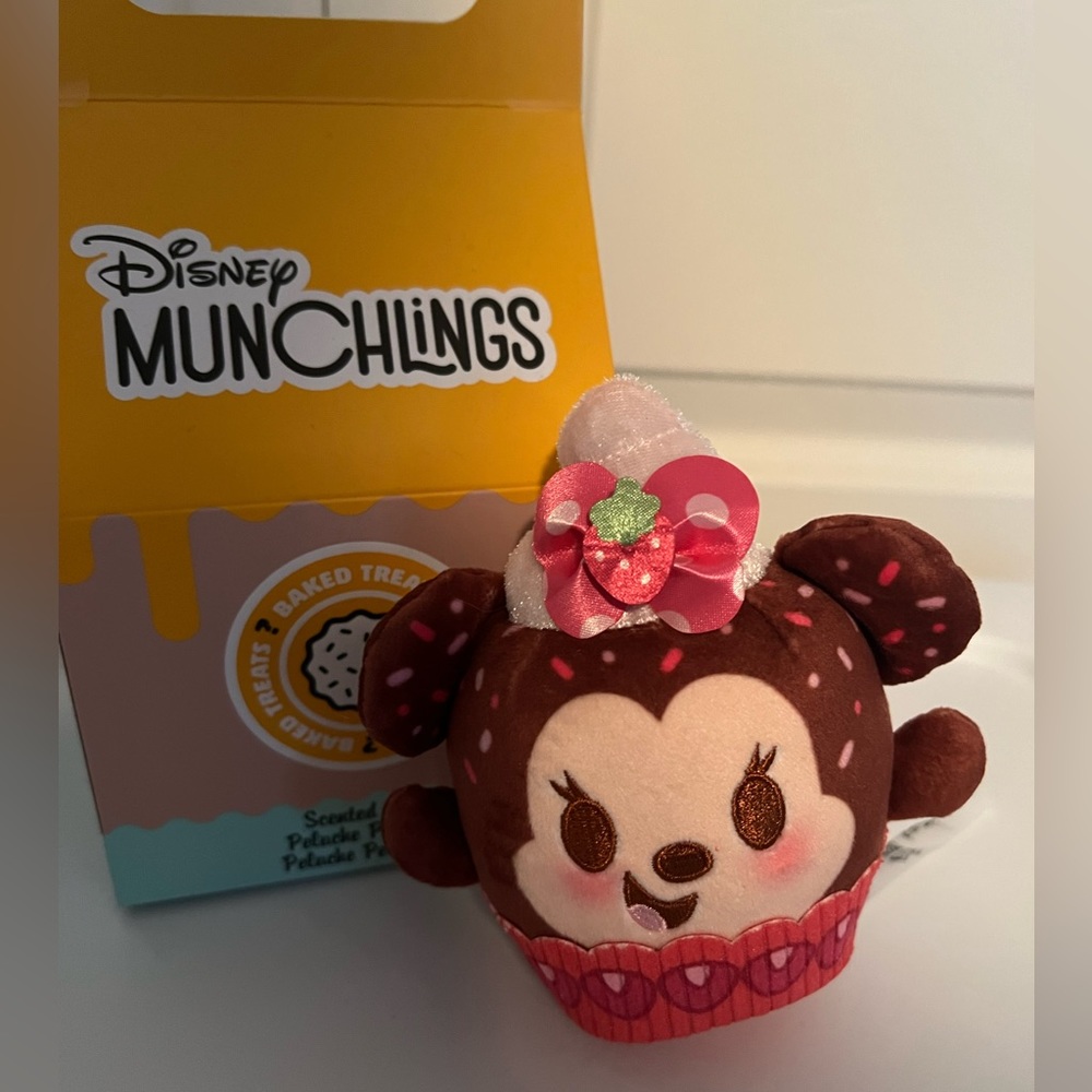 NEW Disney’s Minnie Mouse munchling
